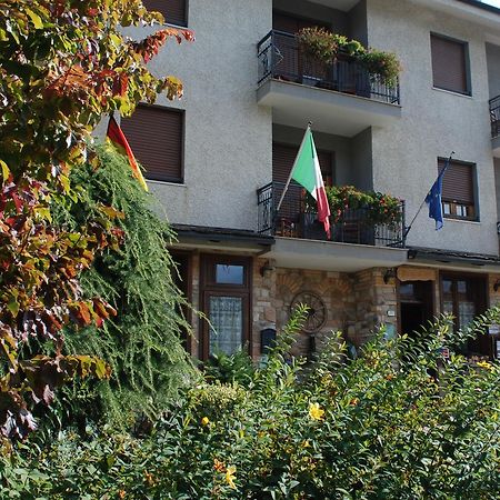 Hotel Trois Etoiles Ентраккуе Екстер'єр фото