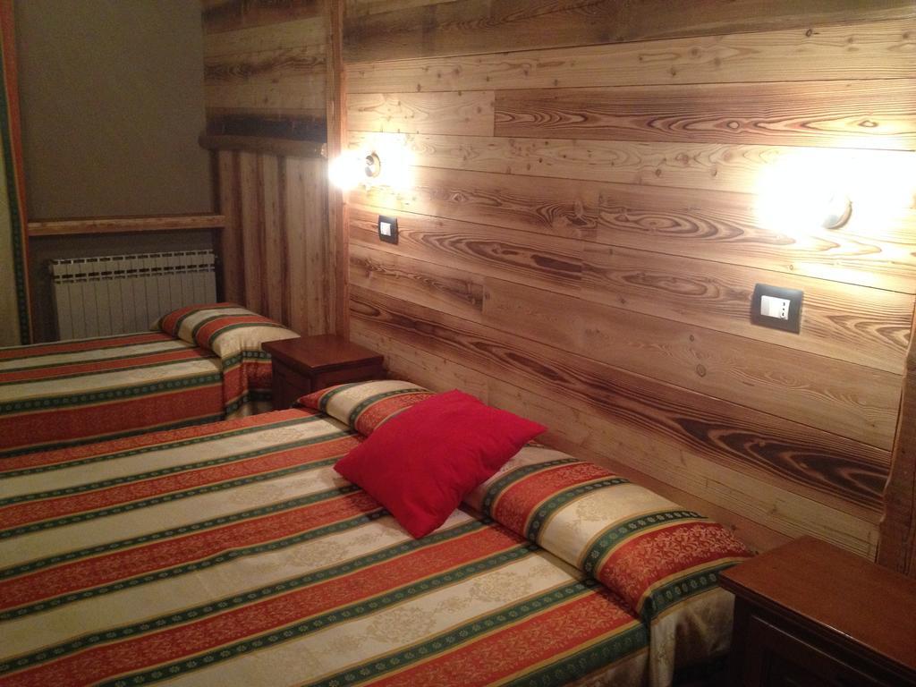 Hotel Trois Etoiles Ентраккуе Екстер'єр фото