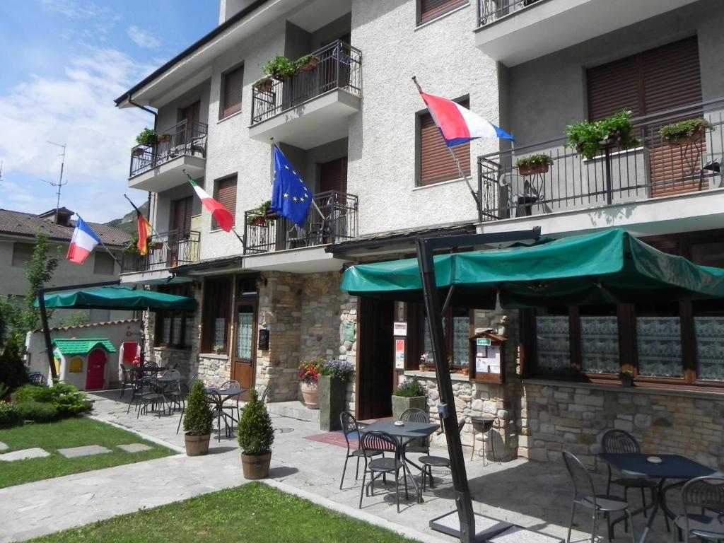 Hotel Trois Etoiles Ентраккуе Екстер'єр фото