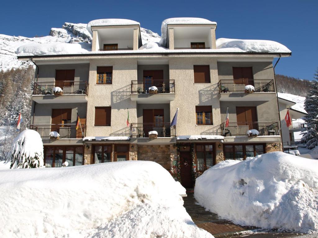 Hotel Trois Etoiles Ентраккуе Екстер'єр фото