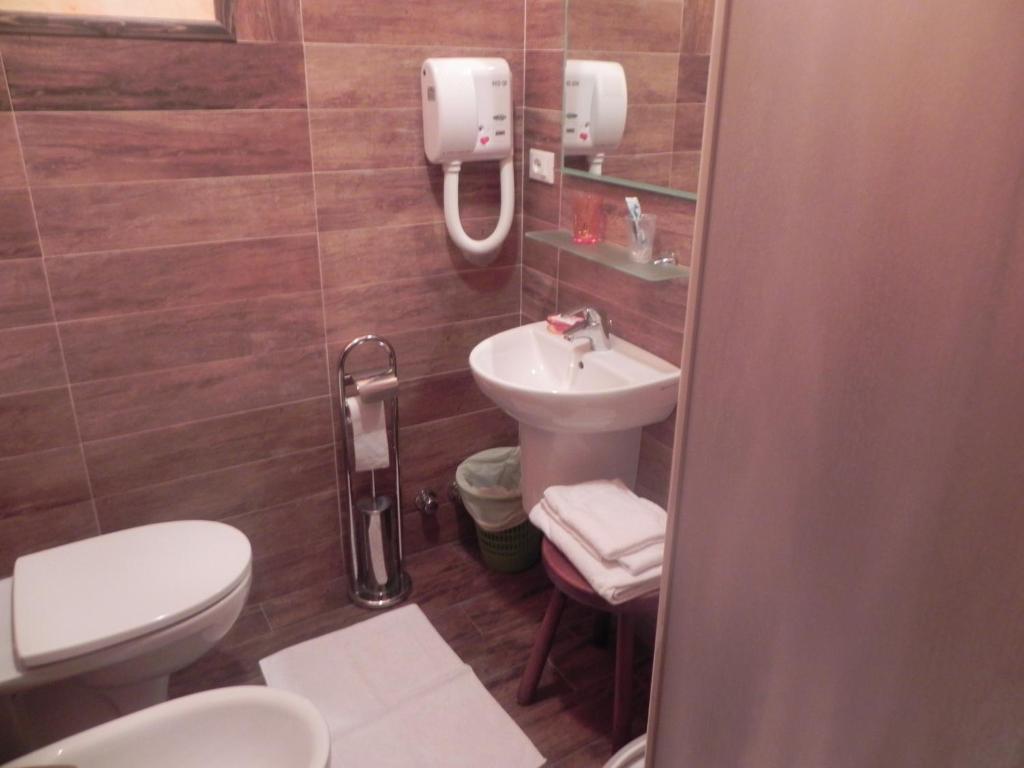 Hotel Trois Etoiles Ентраккуе Номер фото