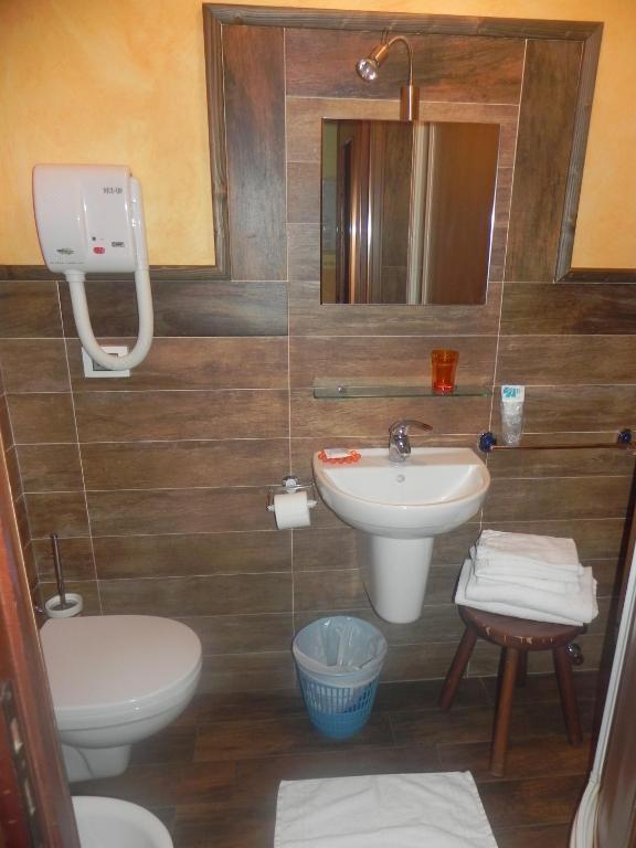 Hotel Trois Etoiles Ентраккуе Номер фото