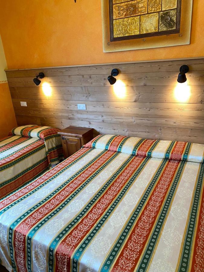 Hotel Trois Etoiles Ентраккуе Екстер'єр фото