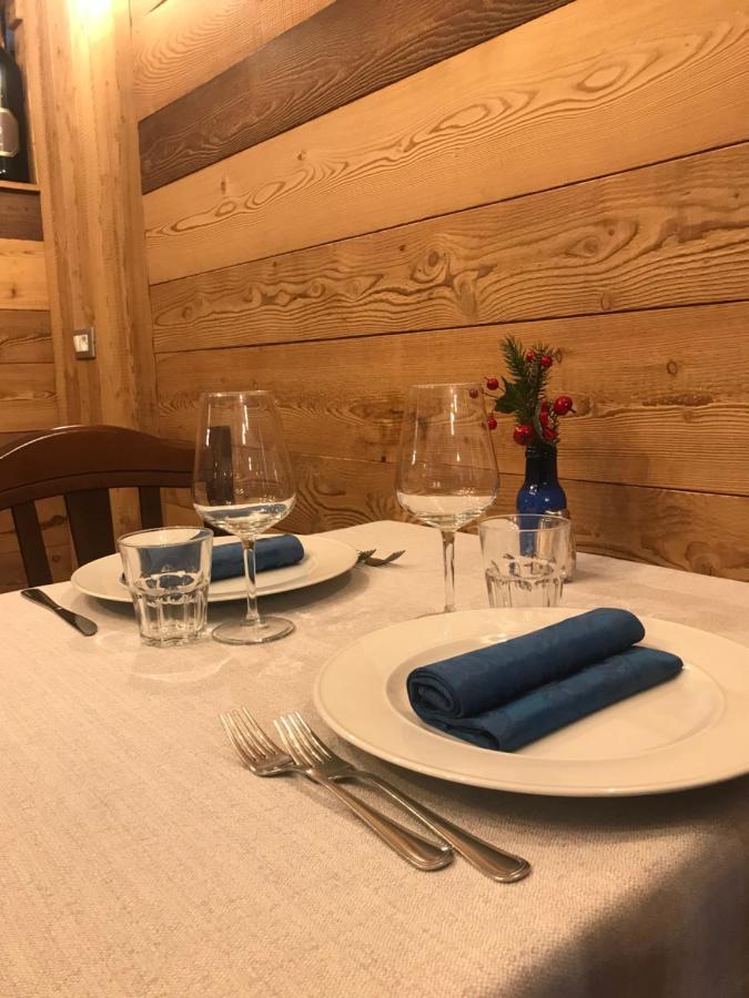 Hotel Trois Etoiles Ентраккуе Екстер'єр фото